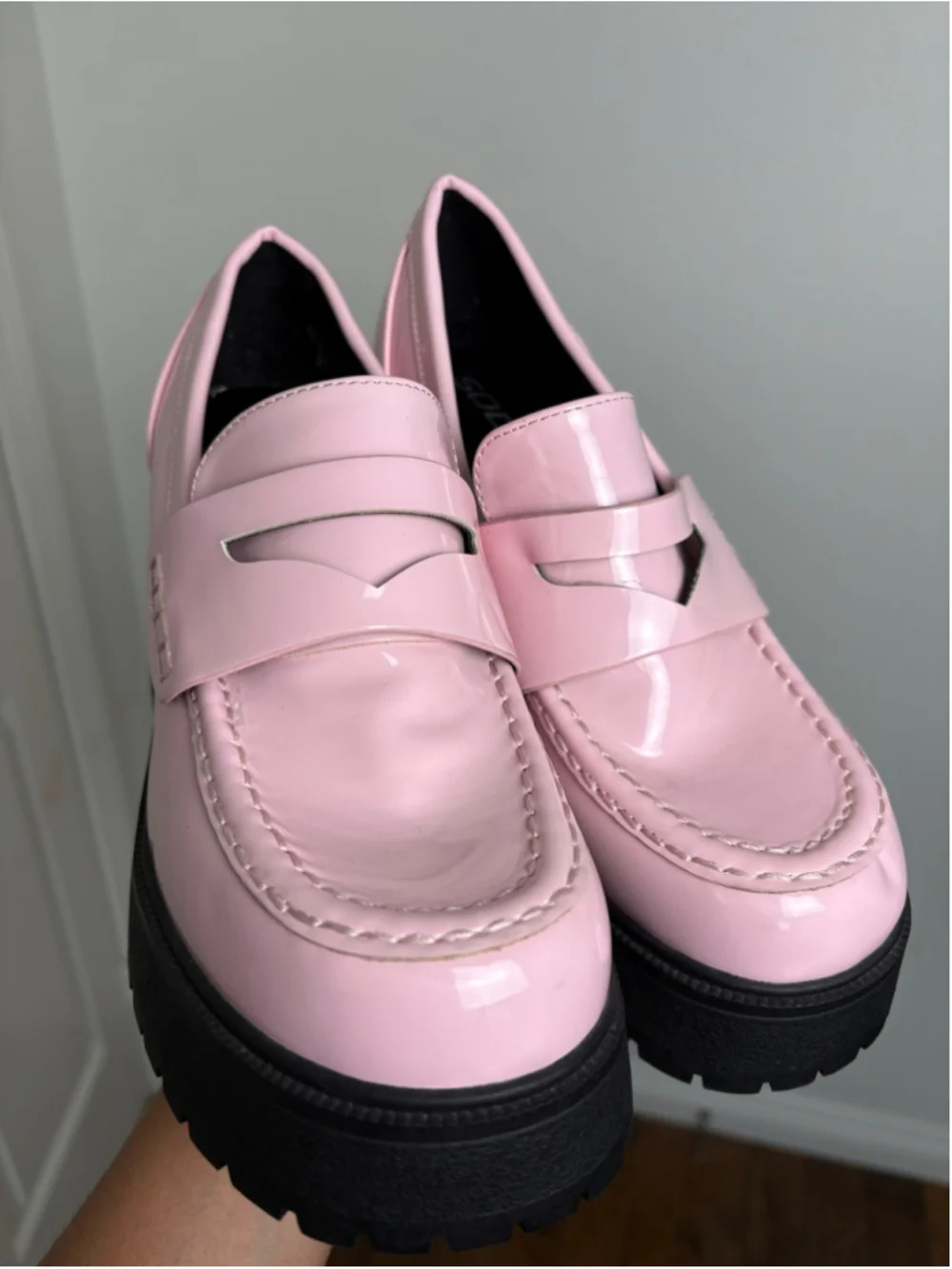 Soda Faux Patent Leather Platform Loafers Size 9 Pink and Black